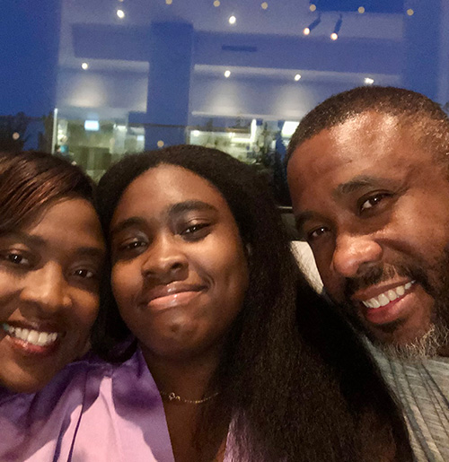 Jennen Johnson and family posing for a selfie