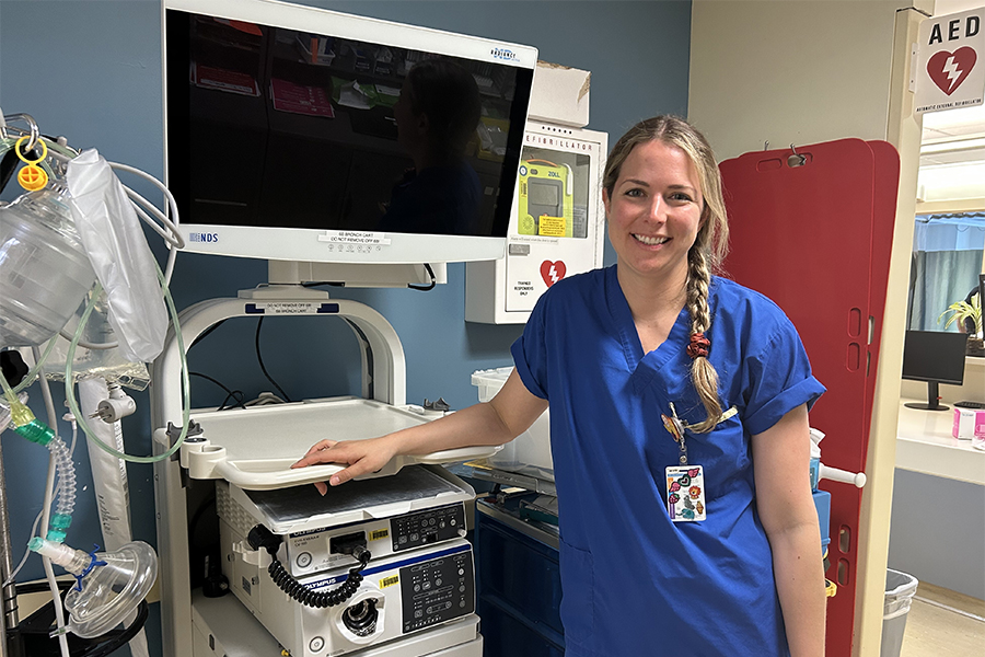 Sophie Mendo, a physiotherapist at UHN's Toronto General Hospital for the past 10 years, specializes in post-operative and chronic respiratory care, supporting others through lung transplants, cancer surgeries, chronic respiratory conditions and lung diseases. (Photo: UHN)